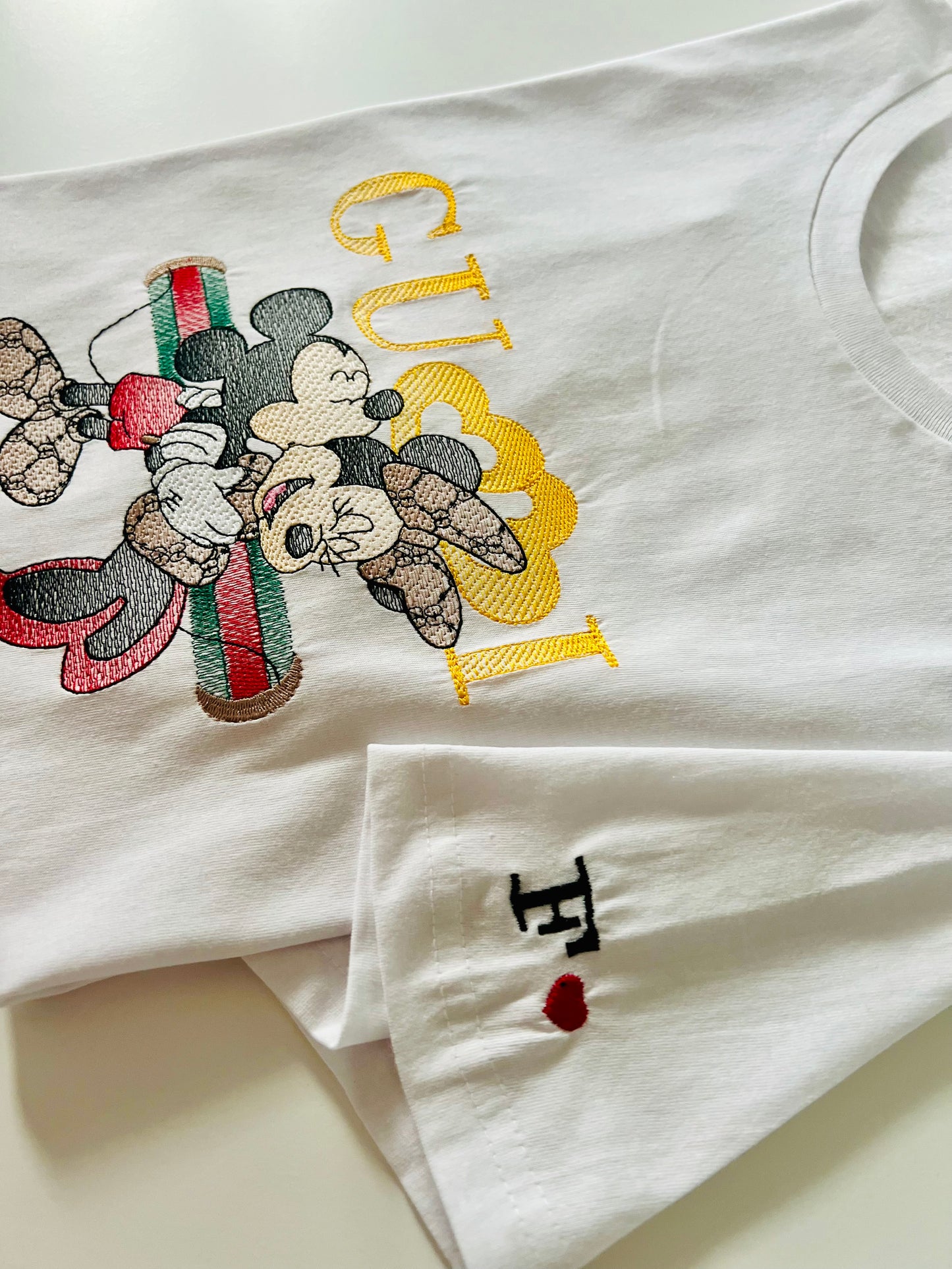 T-shirt Minnie e Topolino innamorati